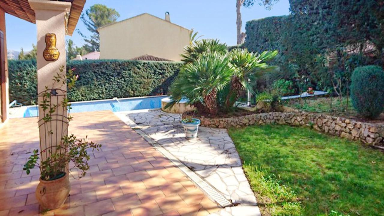 Villa Avec Piscine A Saint-Raphael Et Vue Sur La Montagne Eksteriør bilde