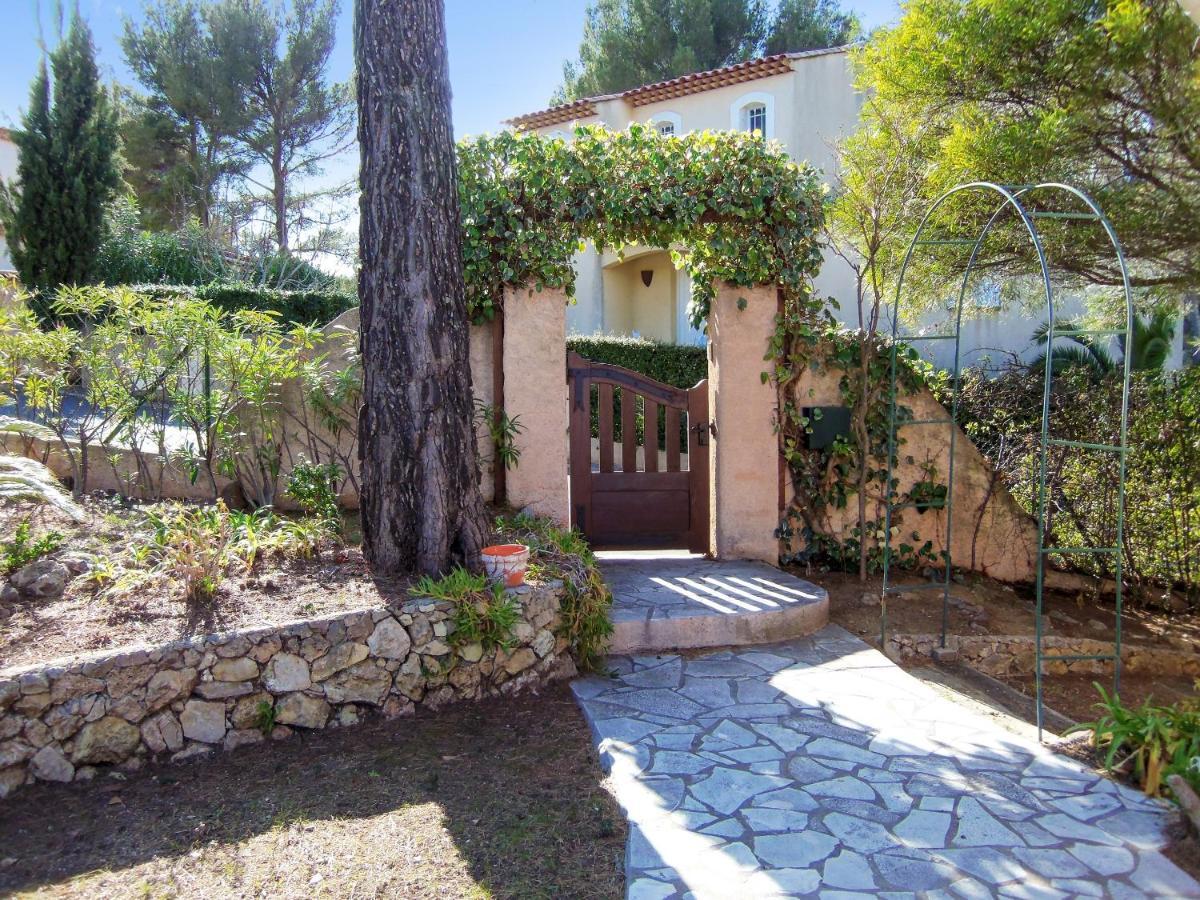 Villa Avec Piscine A Saint-Raphael Et Vue Sur La Montagne Eksteriør bilde
